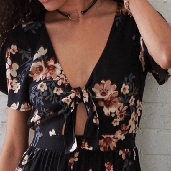 American Eagle Outfitters Black Floral Tie Front Cutout Romper, Size X-Small - Picture 7 of 8